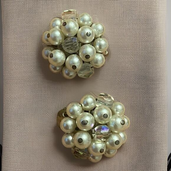 Off White Faux Pearl Beaded Sparkle Cluster Clip On Earrings Vintage Cottage - Picture 1 of 7